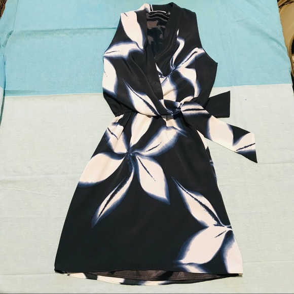 Tahari Dresses & Skirts - Tahari Floral Patterned Black Blue White Dress
